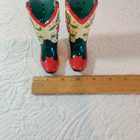 FIGI Christmas Cowboy Western Boots Salt And Pepper Shakers - Picture 5 of 6